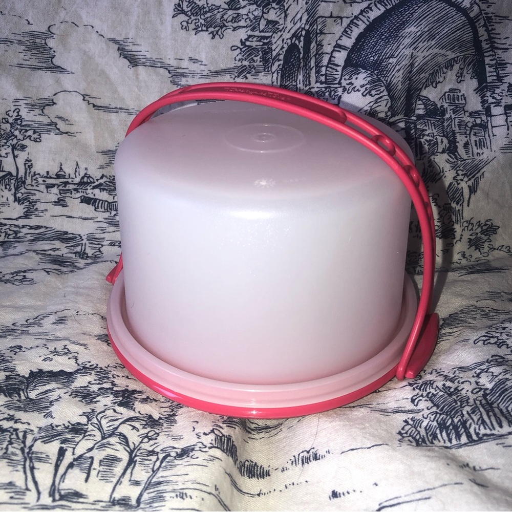 Child’s Tupperware Toy pink and white Round Cake Taker & Carrying Handle